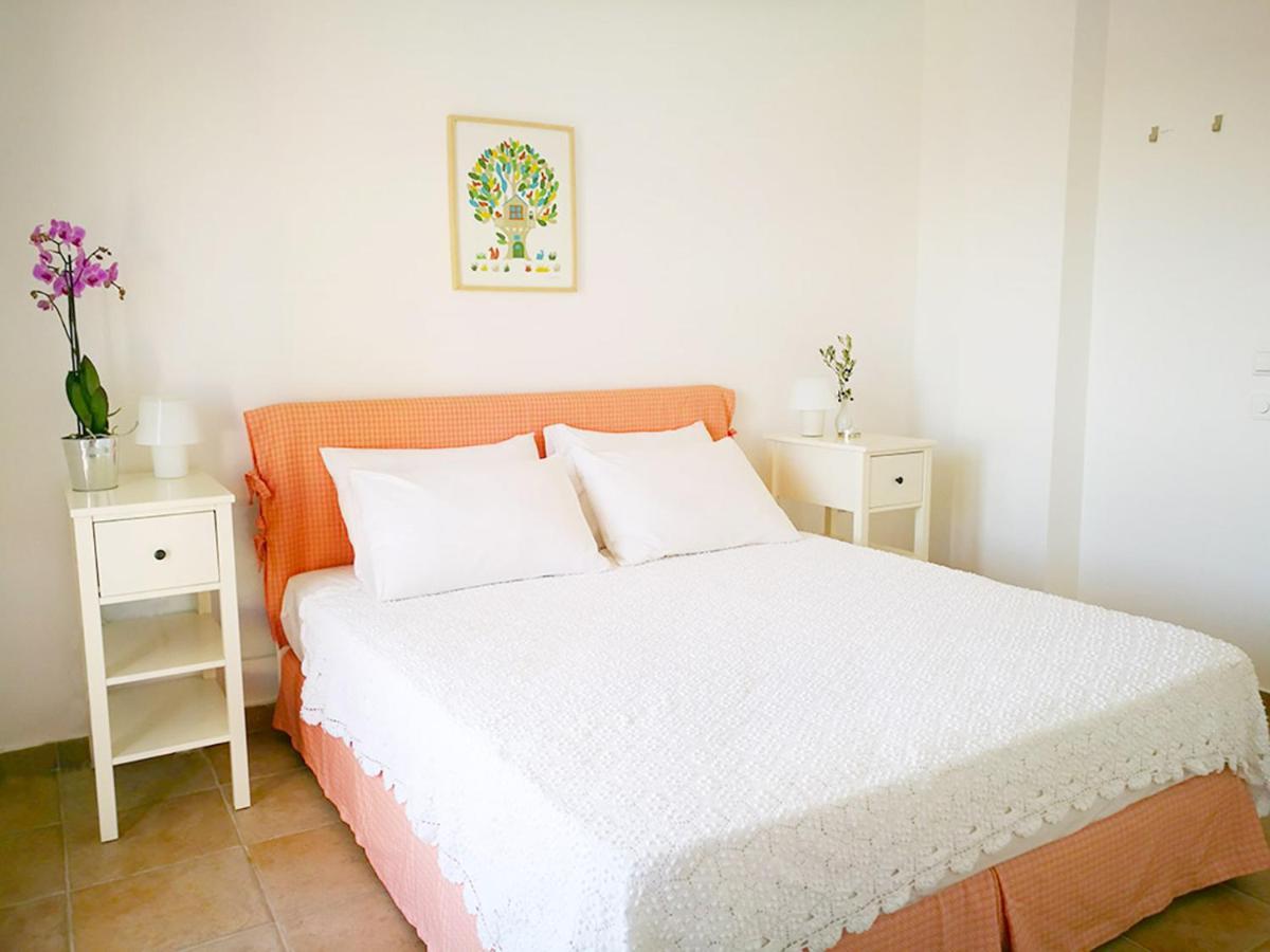 Olive Bay Hilltop Apartments อาโมเลียนี ภายนอก รูปภาพ