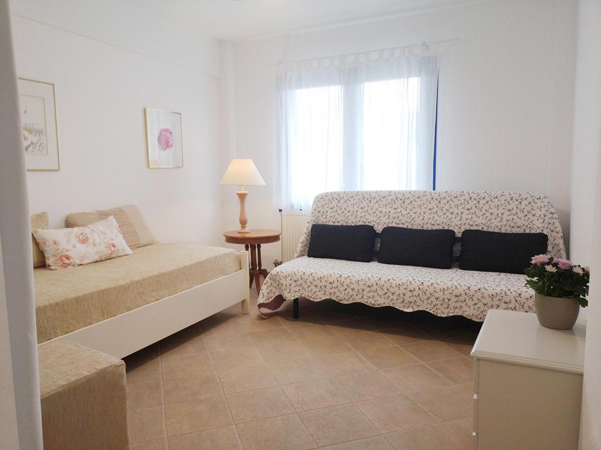 Olive Bay Hilltop Apartments อาโมเลียนี ภายนอก รูปภาพ